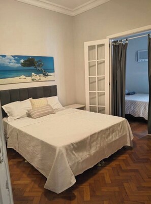 Room - Spacious apartment with 2 interconnecting sleeping rooms. Close to the beach (Rio de Janeiro)