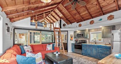 Floathouse on the shores of Lake PendOreille