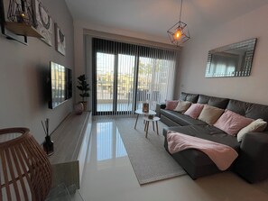Living area - Beautiful apartment in a beautiful complex close to the sea and restaurants (VC)