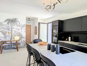 Private kitchen - Villa Néréa - 4 Bedrooms, pool near the lagoon (Saint-Paul)