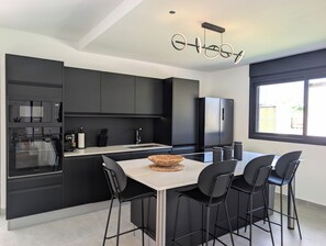 Private kitchen - Villa Néréa - 4 Bedrooms, pool near the lagoon (Saint-Paul)