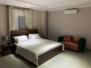 Quarto luxo, para não fumantes | Wi-Fi de cortesia