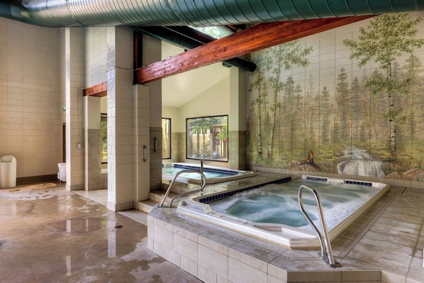 Spa - Pet Friendly Keystone Condo with Incredible Mountain Views! (Keystone)