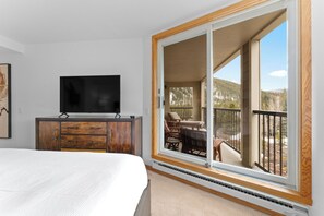 1 bedroom, free WiFi, bed sheets - Pet Friendly Keystone Condo with Incredible Mountain Views! (Keystone)