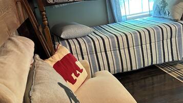 2 bedrooms, WiFi, bed sheets