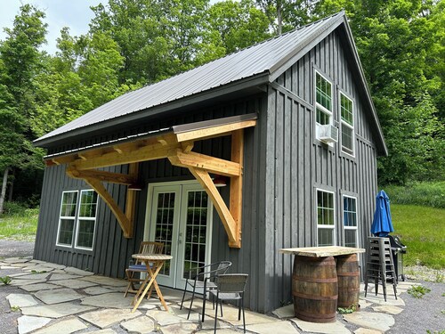 Snowshoe Cabin across from Upper Lake Moraine and close to Colgate!