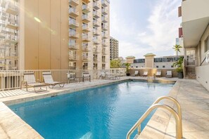 Pool - Chic Beachy Studio @Marine Surf w/Parking (Honolulu)