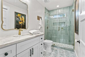 Bathroom - Gorgeous piece of Round Top Heaven (Round Top)