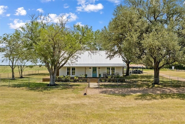 Exterior - Gorgeous piece of Round Top Heaven (Round Top)