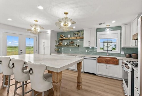 Gorgeous piece of Round Top Heaven