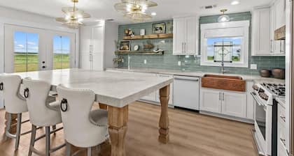 Gorgeous piece of Round Top Heaven