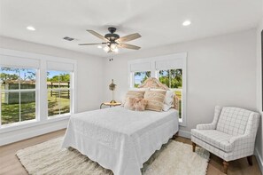 Room - Gorgeous piece of Round Top Heaven (Round Top)