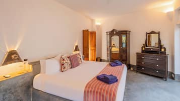 Huvila, 2 makuuhuonetta, yksityinen uima-allas, näköala puutarhaan