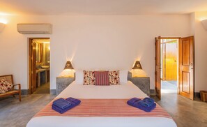 Villa, 2 habitaciones, piscina privada, vistas al jardín | Ropa de cama de alta calidad y edredones de plumas