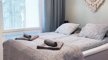 Desk, iron/ironing board, travel cot, WiFi