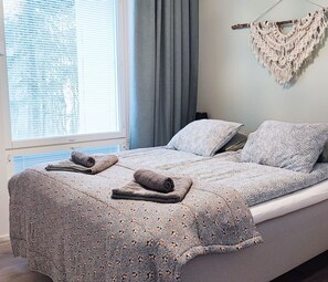 Desk, iron/ironing board, travel cot, WiFi - Cozy two bedroom apartment, near Särkänniemi/city (Tampere)