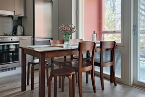 Dining - Cozy two bedroom apartment, near Särkänniemi/city (Tampere)