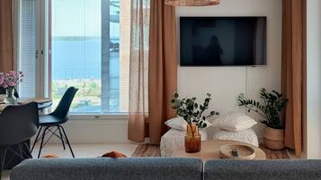 TV, stereo