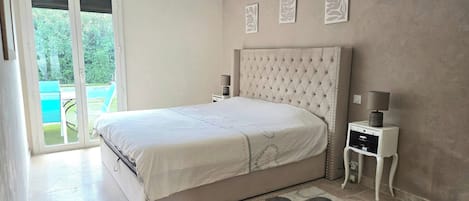 2 bedrooms, iron/ironing board, internet