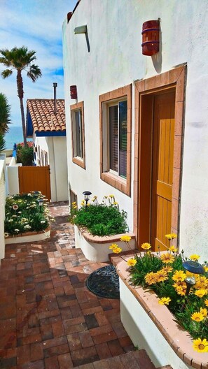 Exterior detail - Casa Evita | Beachfront Home with Ocean Views, Jacuzzi Suite & Private Casita (Puerto Penasco)