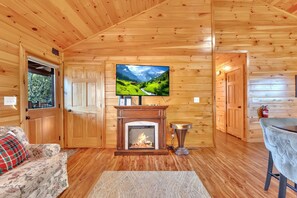 Living area - Stunning 4BR Cabin | Bluff Mtn Views | Sevierville (Sevierville)