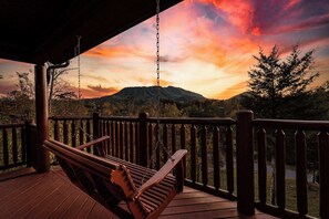 Terrace/patio - Stunning 4BR Cabin, Bluff Mtn Views, Sevierville (Sevierville)
