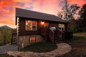Exterior - Stunning 4BR Cabin | Bluff Mtn Views | Sevierville (Sevierville)