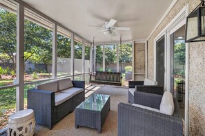 Terrace/patio - Renovated Home Close to Everything! Fenced Yard, Dogs Welcome! (Saint Simons Island)
