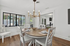 Dining - Renovated Home Close to Everything! Fenced Yard, Dogs Welcome! (Saint Simons Island)