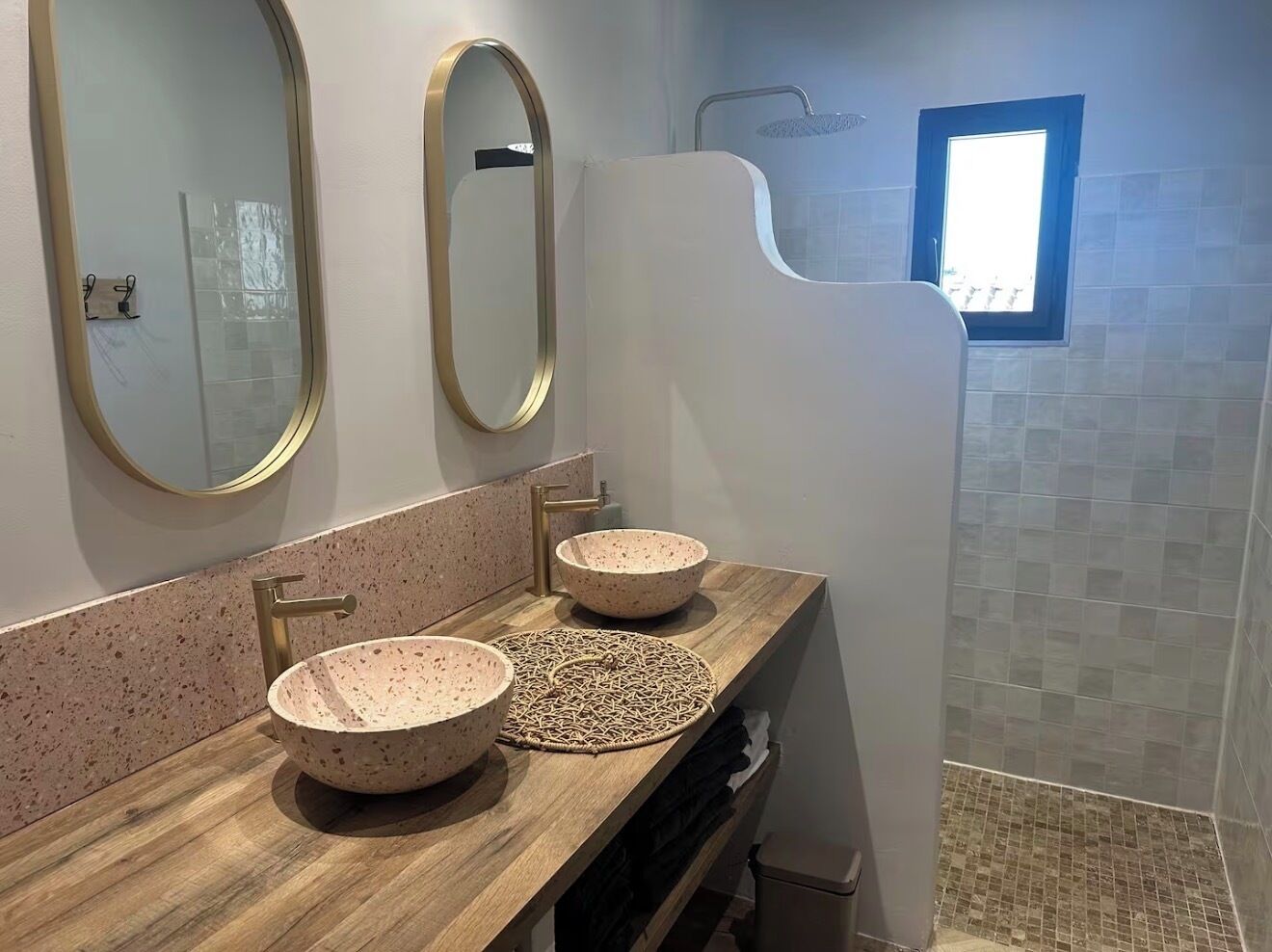 Shower, jetted tub, hair dryer, towels