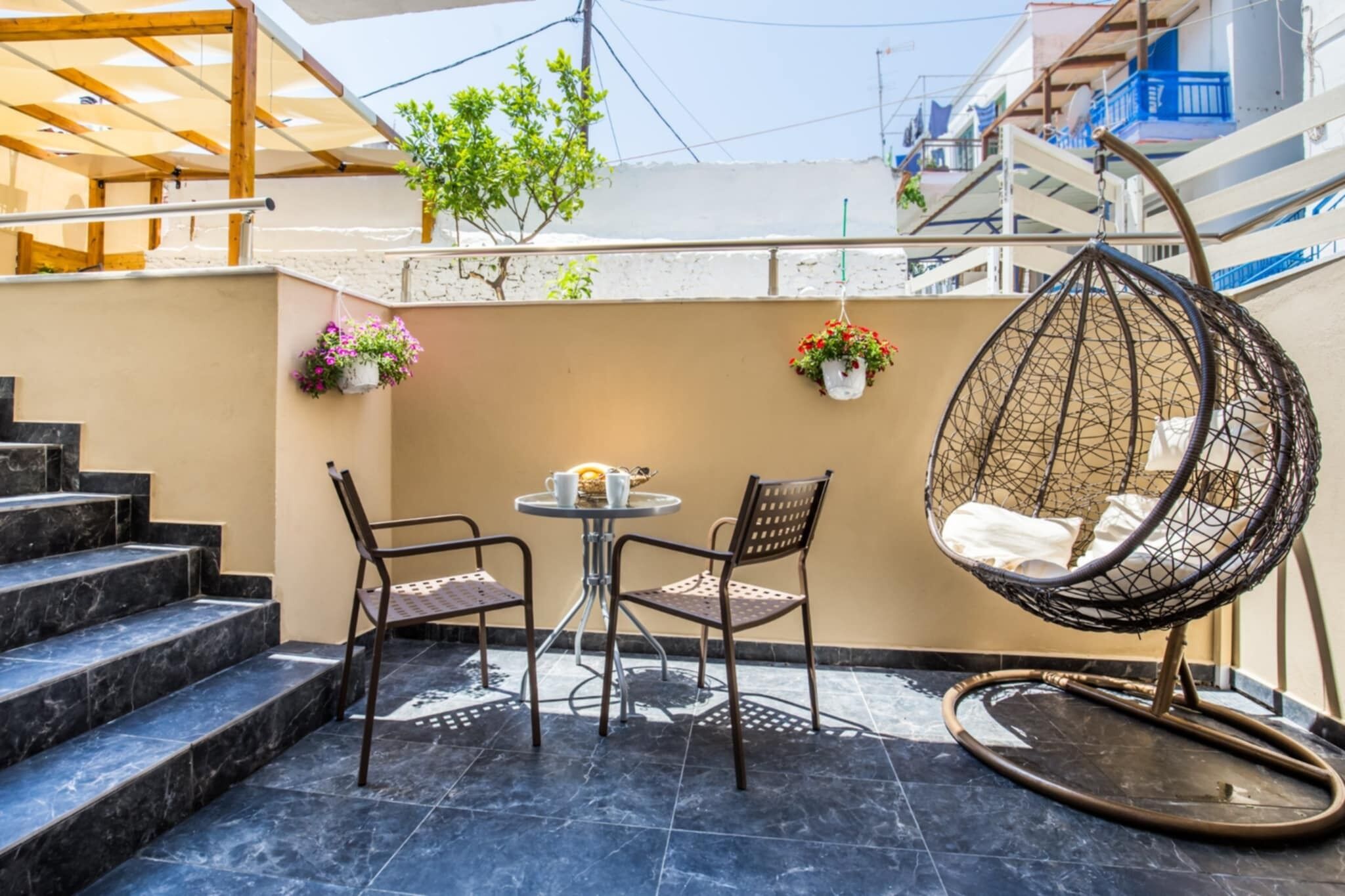 Economy-studio, parveke | Ulkoruokailutilat