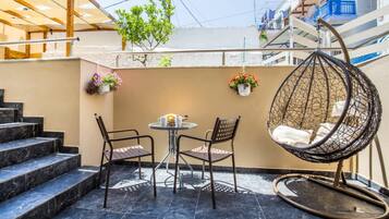 Economy-studio, parveke | Ulkoruokailutilat