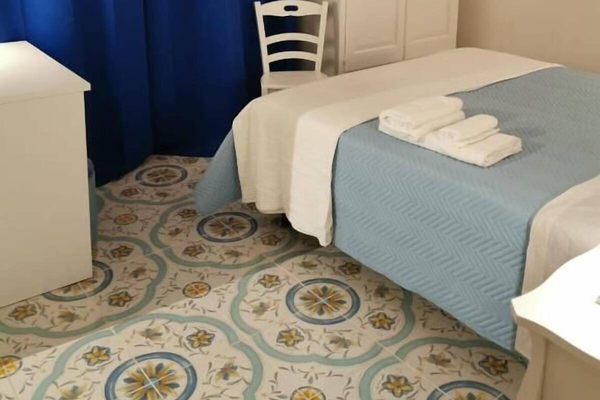 Kahden hengen perushuone (yksi tai kaksi sänkyä)