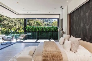 5 habitaciones, escritorio, tabla de planchar con plancha y wifi 