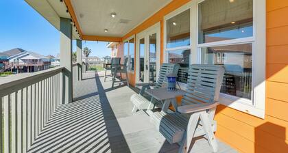 Walk to Shore: Group Getaway in Crystal Beach!