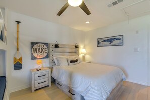 Interior - Walk to Shore: Group Getaway in Crystal Beach! (Port Bolivar)