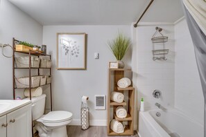 Apartment (1 Bedroom) | Interior - Work & Explore Downtown Tacoma! Convenient Condo (Tacoma)