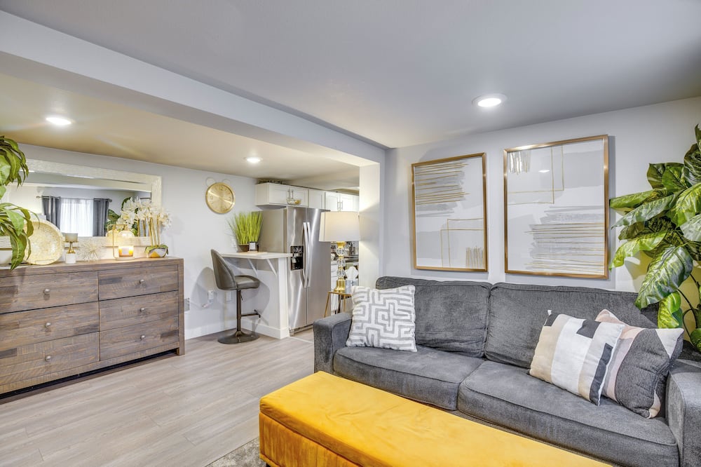 Work & Explore Downtown Tacoma! Convenient Condo - Gig Harbor, WA