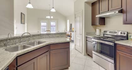 Easy Living in Brownsville! Home Near Med Center
