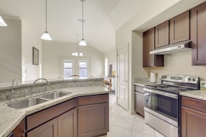 Interior - Easy Living in Brownsville! Home Near Med Center (Brownsville)