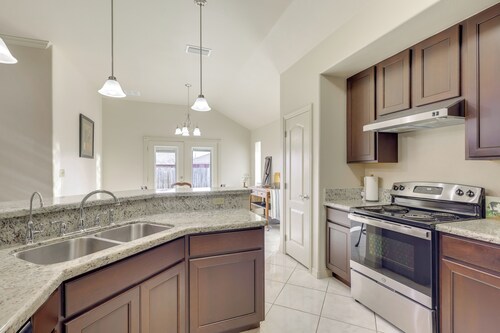 Easy Living in Brownsville! Home Near Med Center
