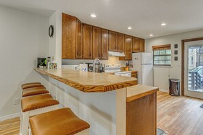 Interior - < 2 Mi to Grindstone Lake & Trails! Mtn-view Condo (Ruidoso)
