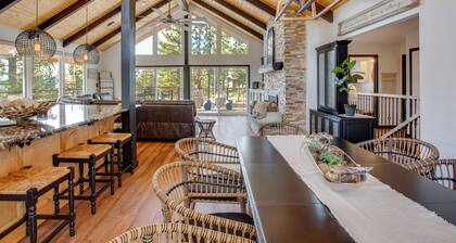 Walk to Heavenly Lifts! Spacious Family Retreat