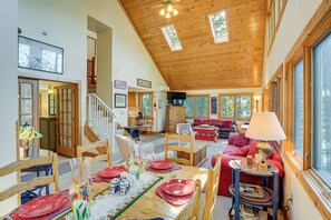 House (5 Bedrooms) | Interior