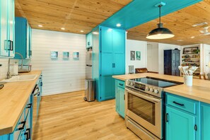 House (5 Bedrooms) | Interior