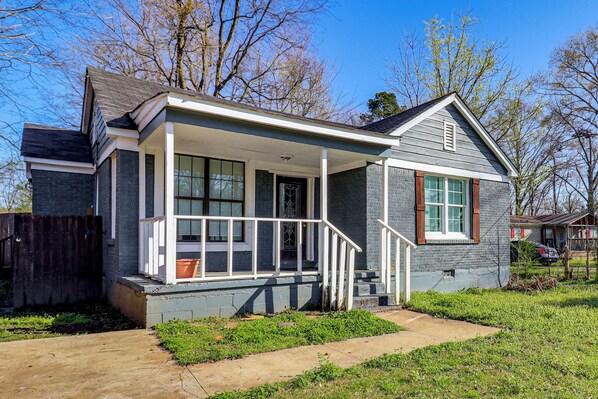 House (3 Bedrooms) | Front of property - Country Comforts & River Fun! Gallaway Home (Gallaway)