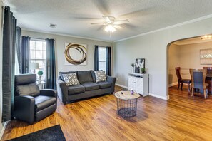 House (3 Bedrooms) | Interior