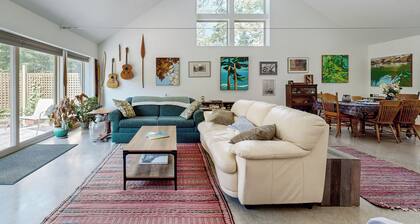 Secluded 2 BR Cottage w/ Private W/d, Wifi & Patio