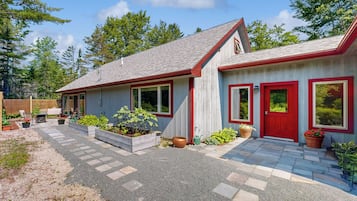 House (2 Bedrooms) | Depan hartanah