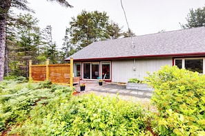 House (2 Bedrooms) | Interior - Secluded 2 BR Cottage w/ Private W/d, Wifi & Patio (Hancock)